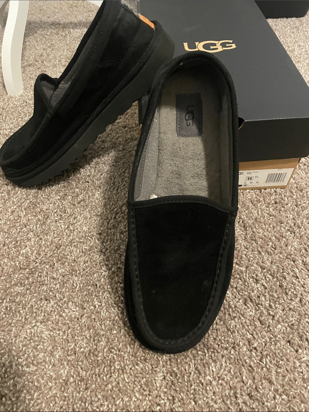 UGG MENS SIZE 11 DEX SLIP ON LOAFER